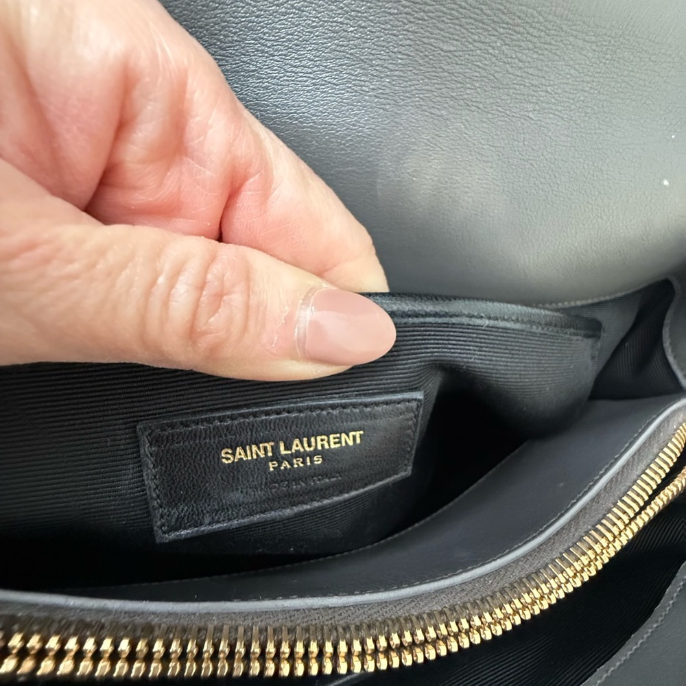 Saint Laurent Croc-Embossed Gray Bag - Picture 4 of 16